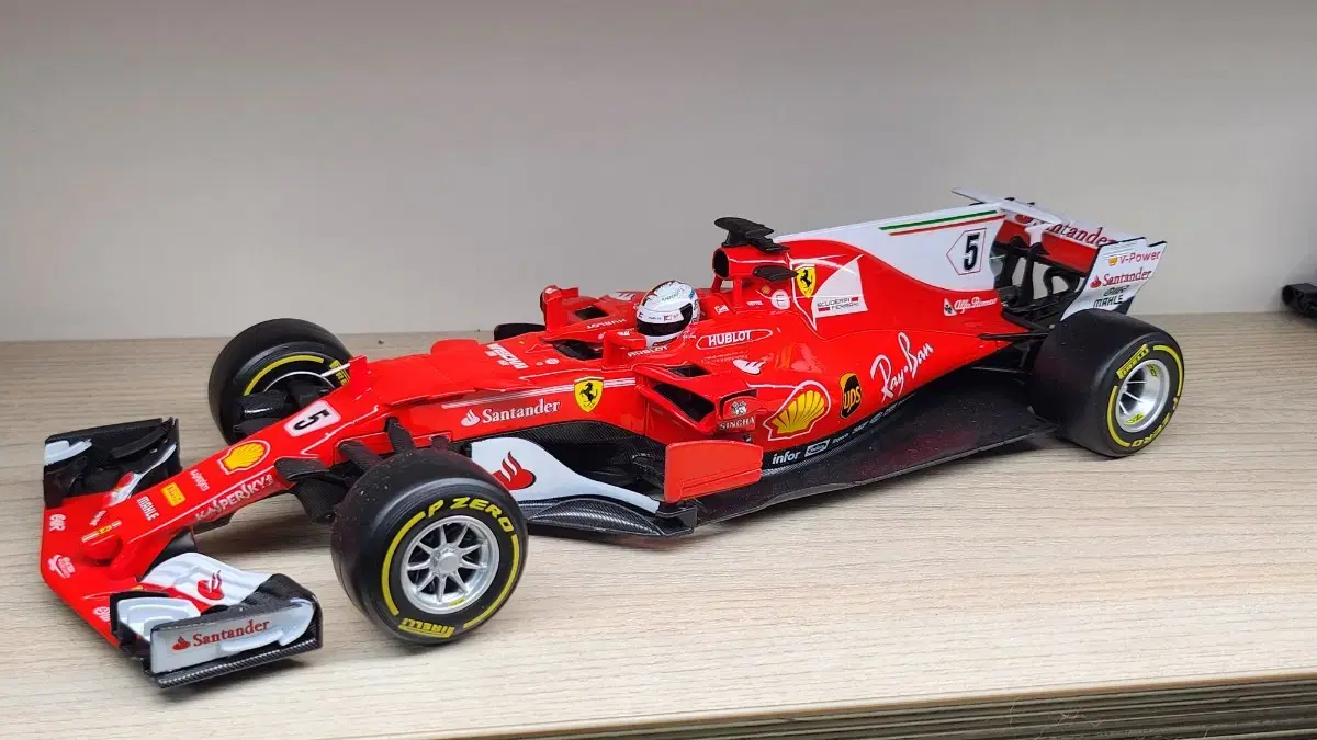 1:18 부라고 페라리 SF70H 세바스티안 베텔 다이캐스트 팝니다