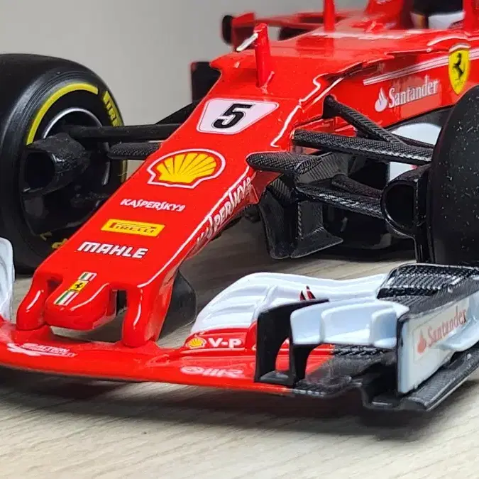 1:18 부라고 페라리 SF70H 세바스티안 베텔 다이캐스트 팝니다