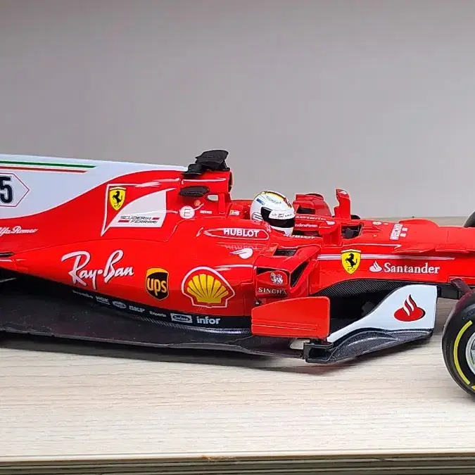 1:18 부라고 페라리 SF70H 세바스티안 베텔 다이캐스트 팝니다