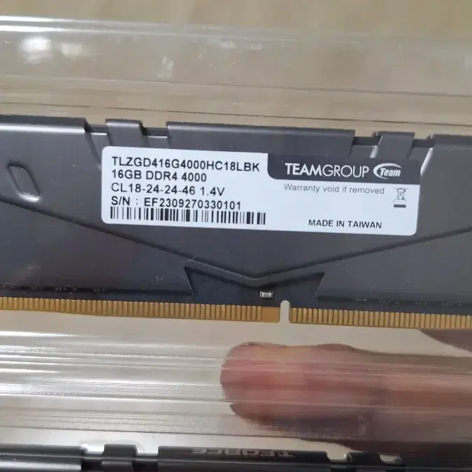 팀그룹 DDR4 4000MHZ CL18 16x2)