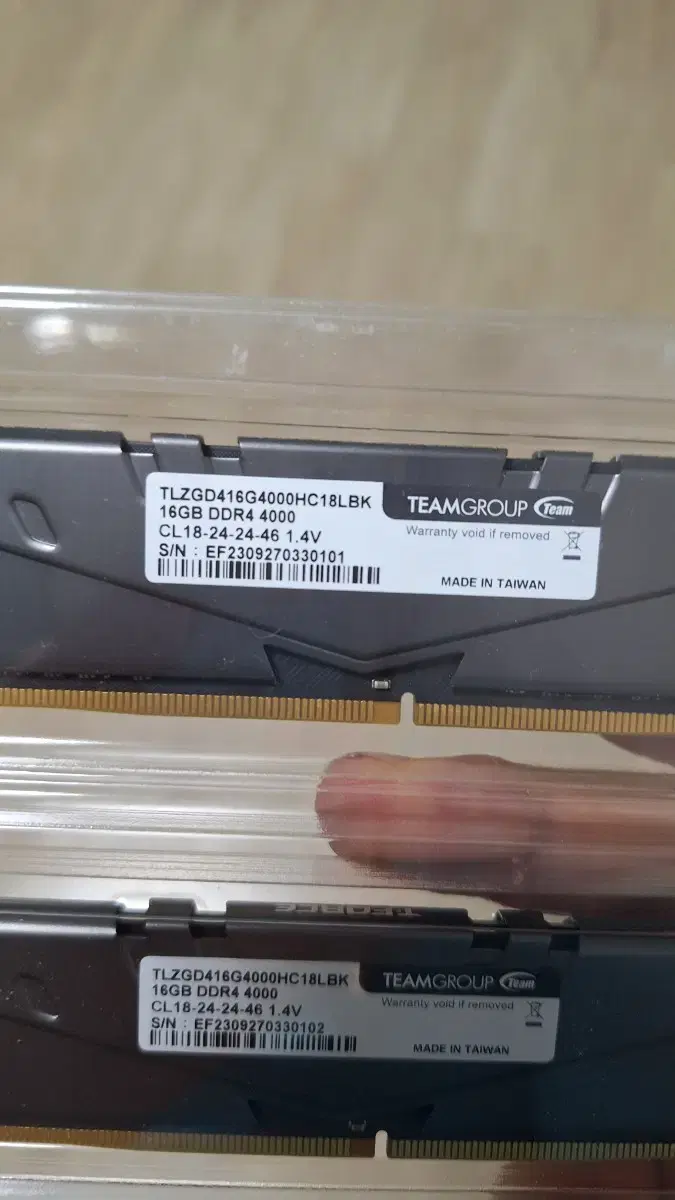 팀그룹 DDR4 4000MHZ CL18 16x2)