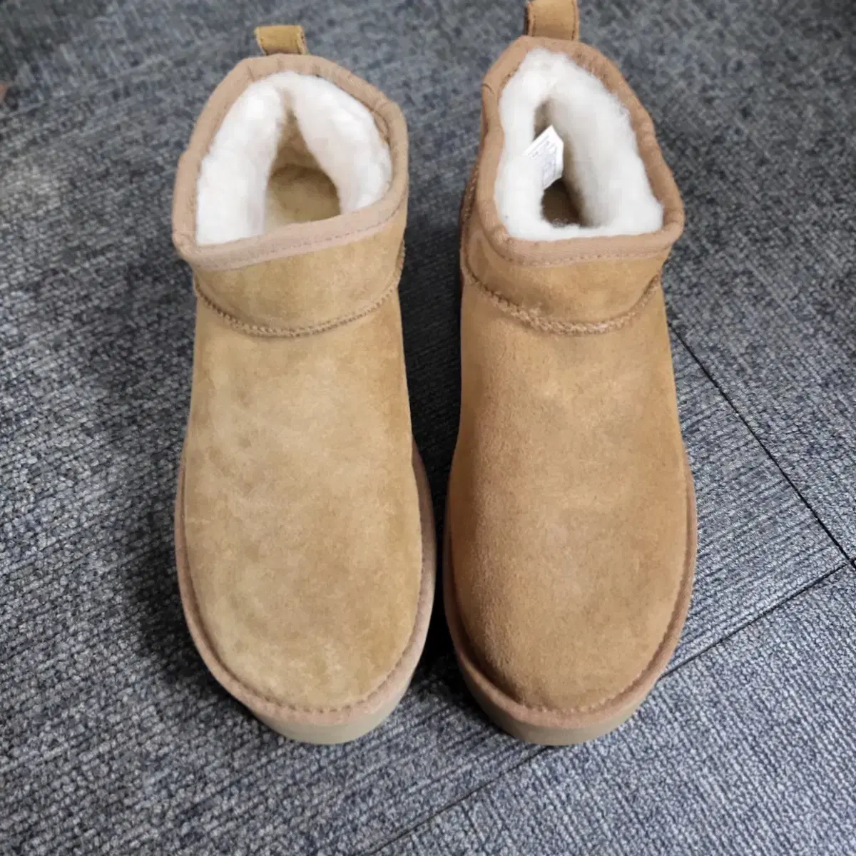 미사용 Ugg 키높이 부츠 250