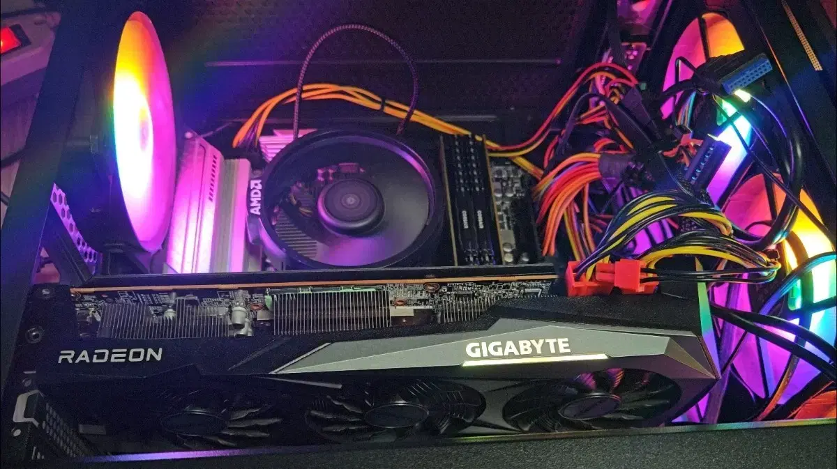 GIGABYTE RX6700XT Gaming OC 12G