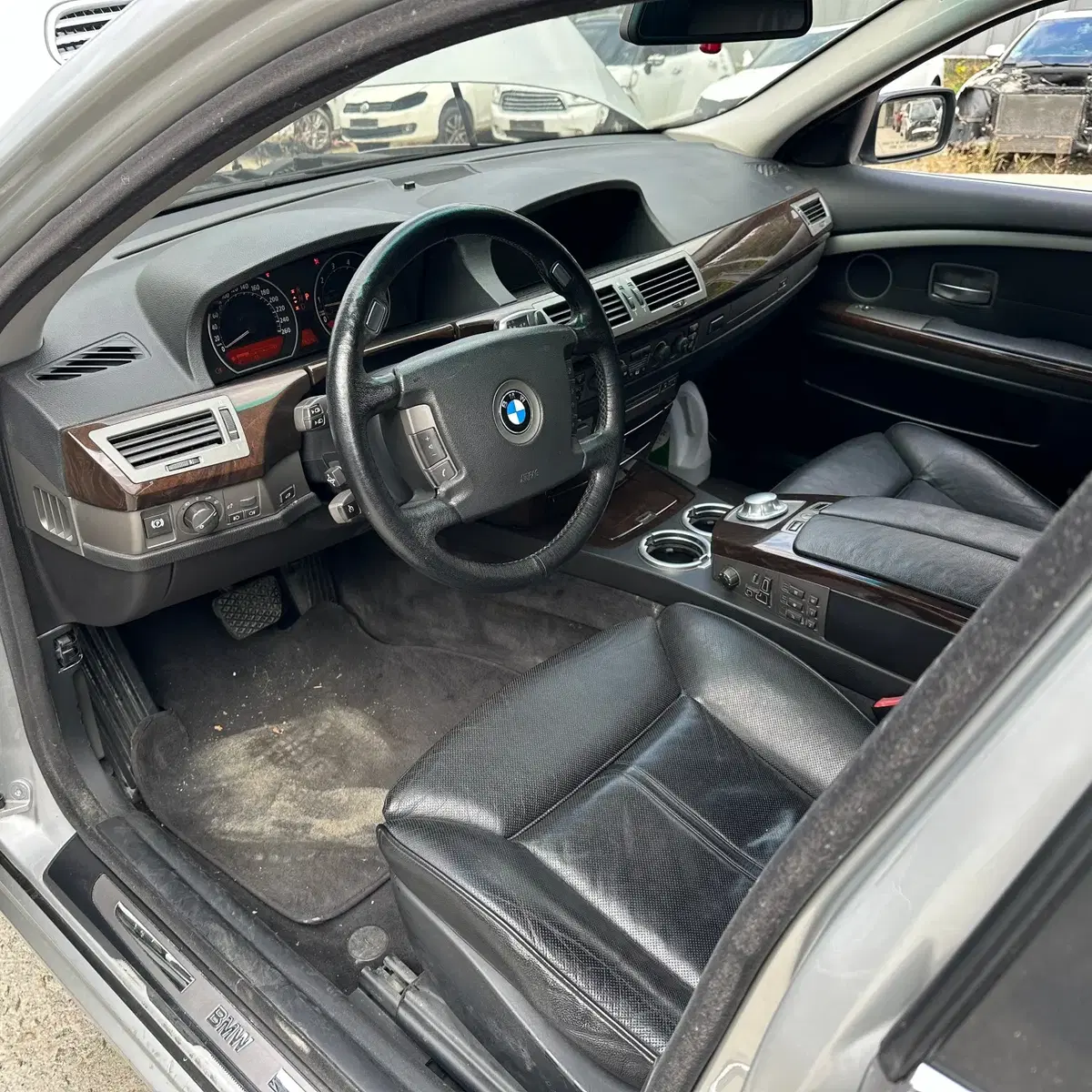 BMW 745i E65 2002년 M59824 분해 판매합니다