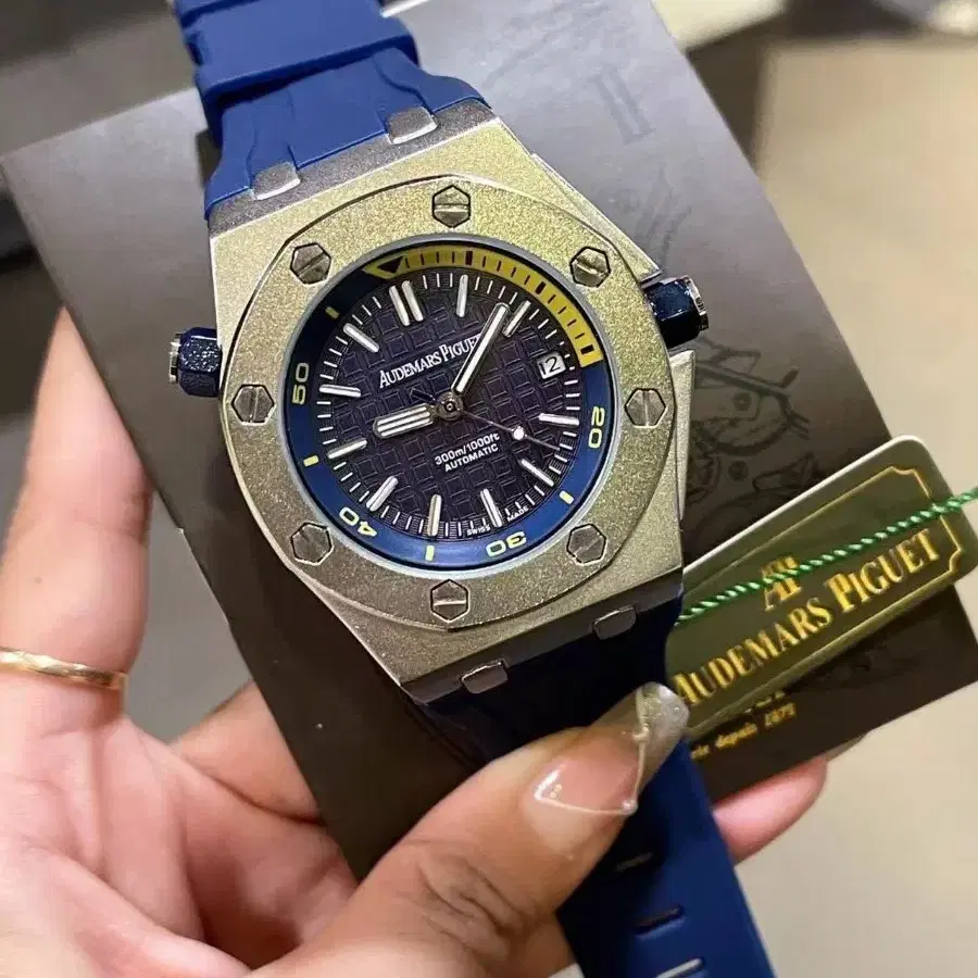 Audemars Piguet오데마스 피그 오프쇼어 남성용 손목시계입니다