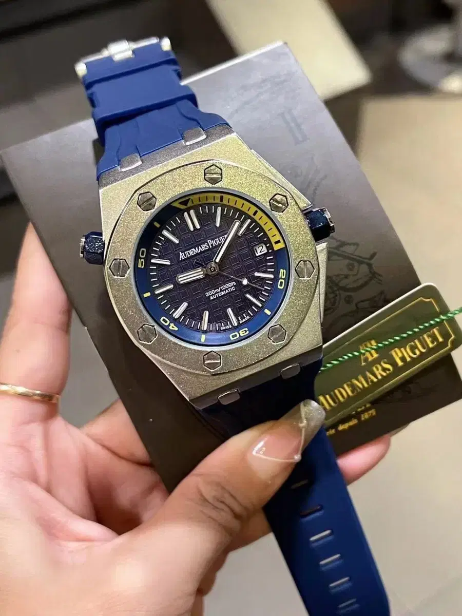 Audemars Piguet오데마스 피그 오프쇼어 남성용 손목시계입니다