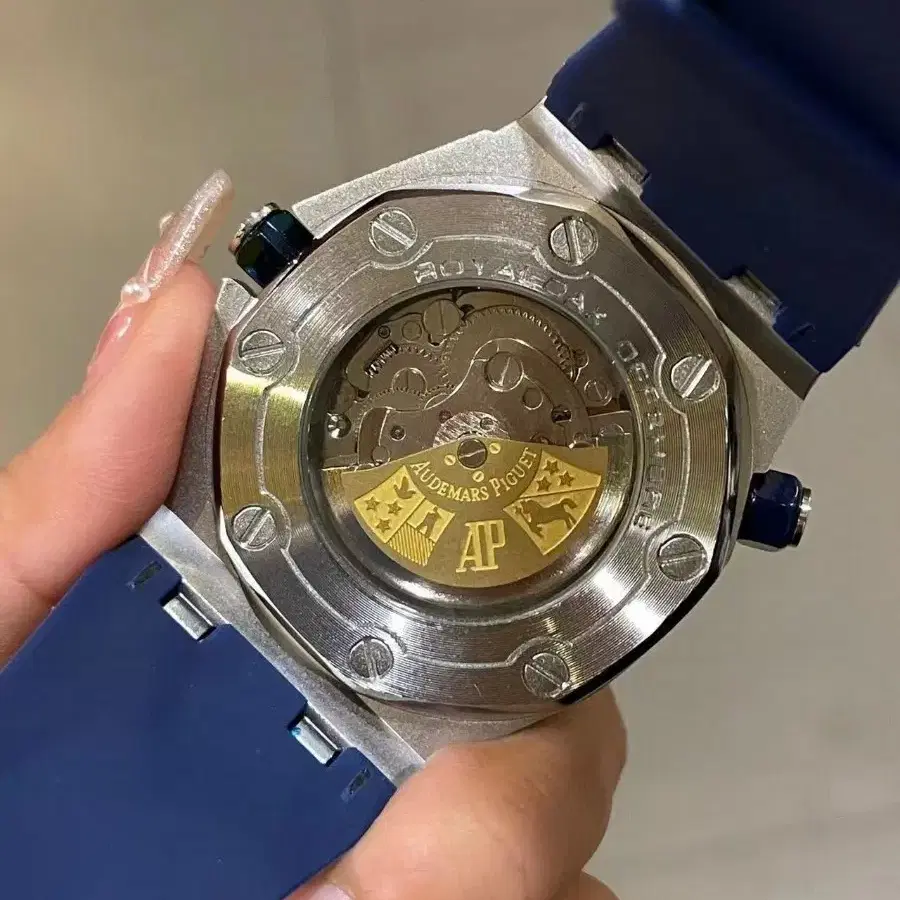 Audemars Piguet오데마스 피그 오프쇼어 남성용 손목시계입니다