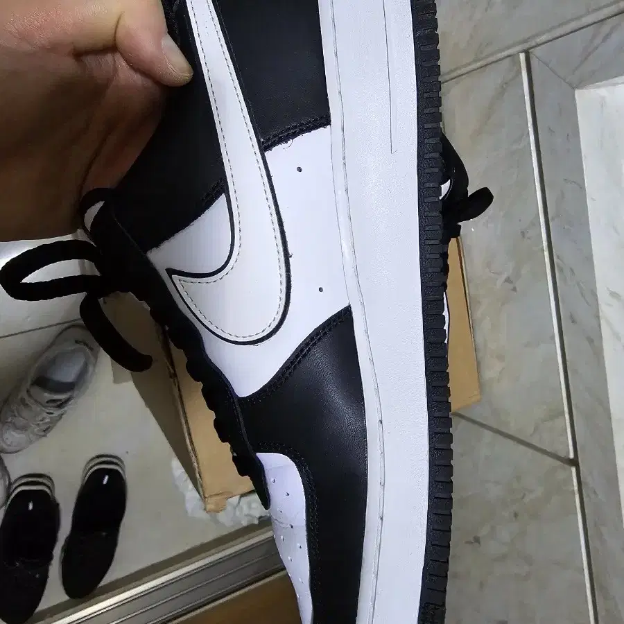 나이키 Nike Air Force 1 '07 Black White