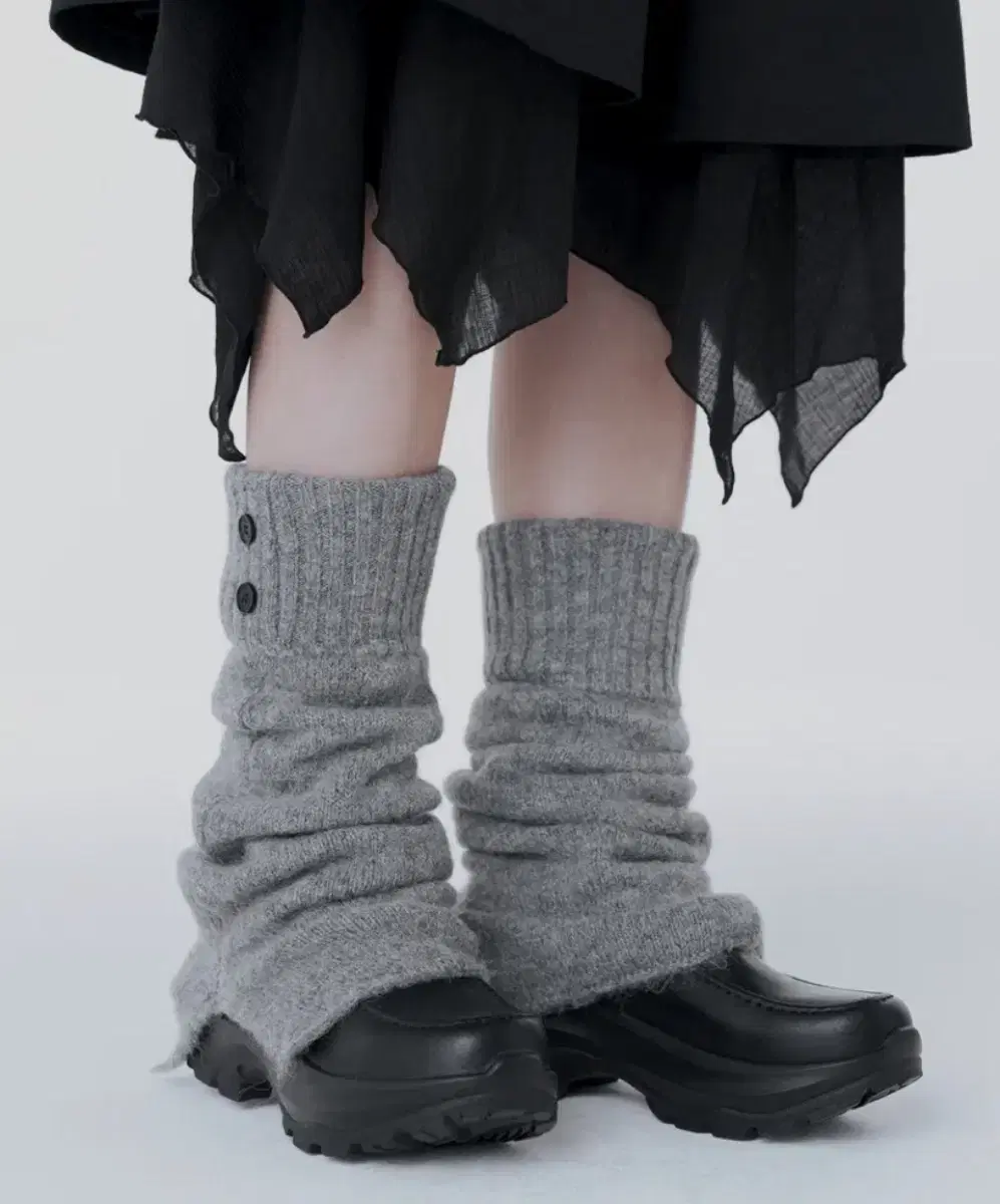 미세키서울 레그워머 그레이 Button knit leg warmer