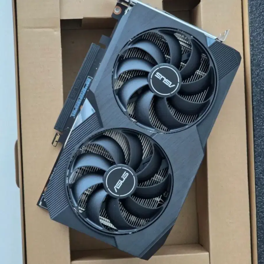 [거의 새것] ASUS 라데온 듀얼 RX 7600 그래픽카드