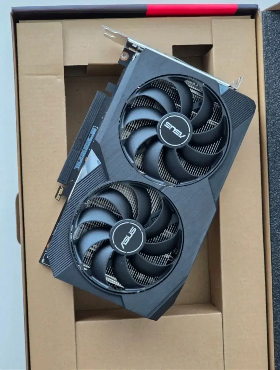 [거의 새것] ASUS 라데온 듀얼 RX 7600 그래픽카드