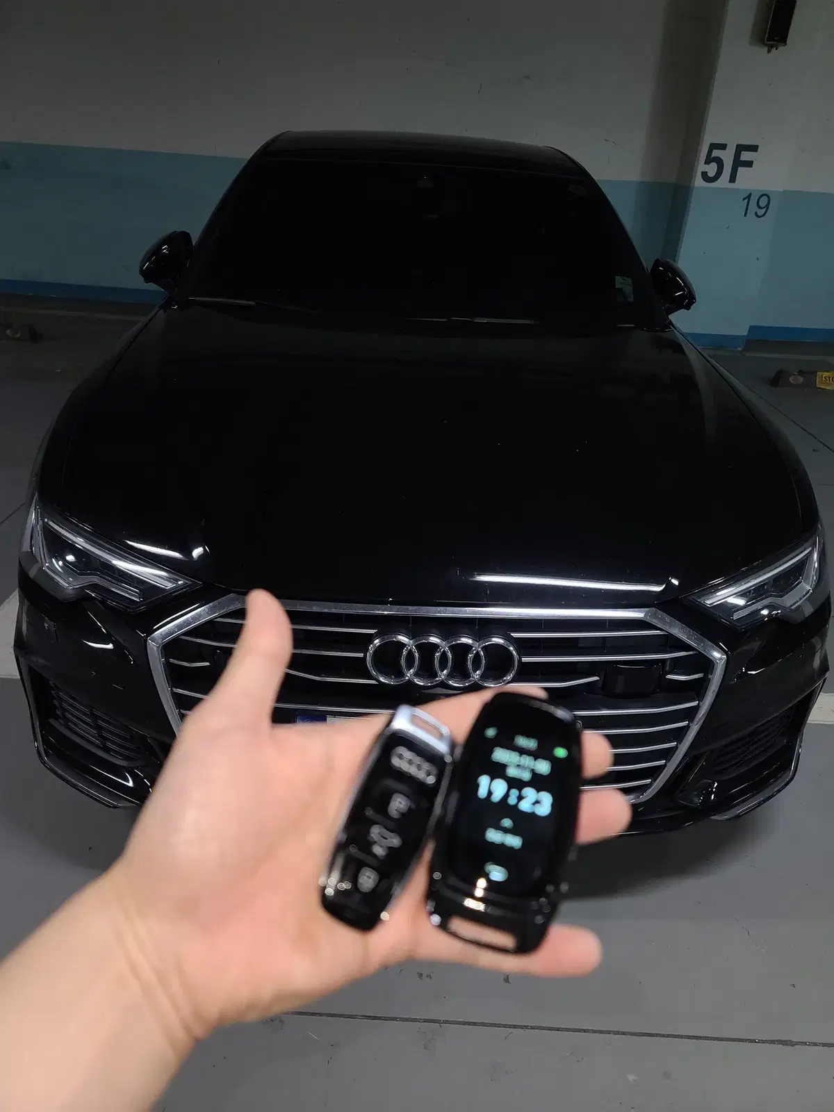 아우디 A6 스마트키를 최신형 AUDI 전용 액정 디지털키로 이식 개조