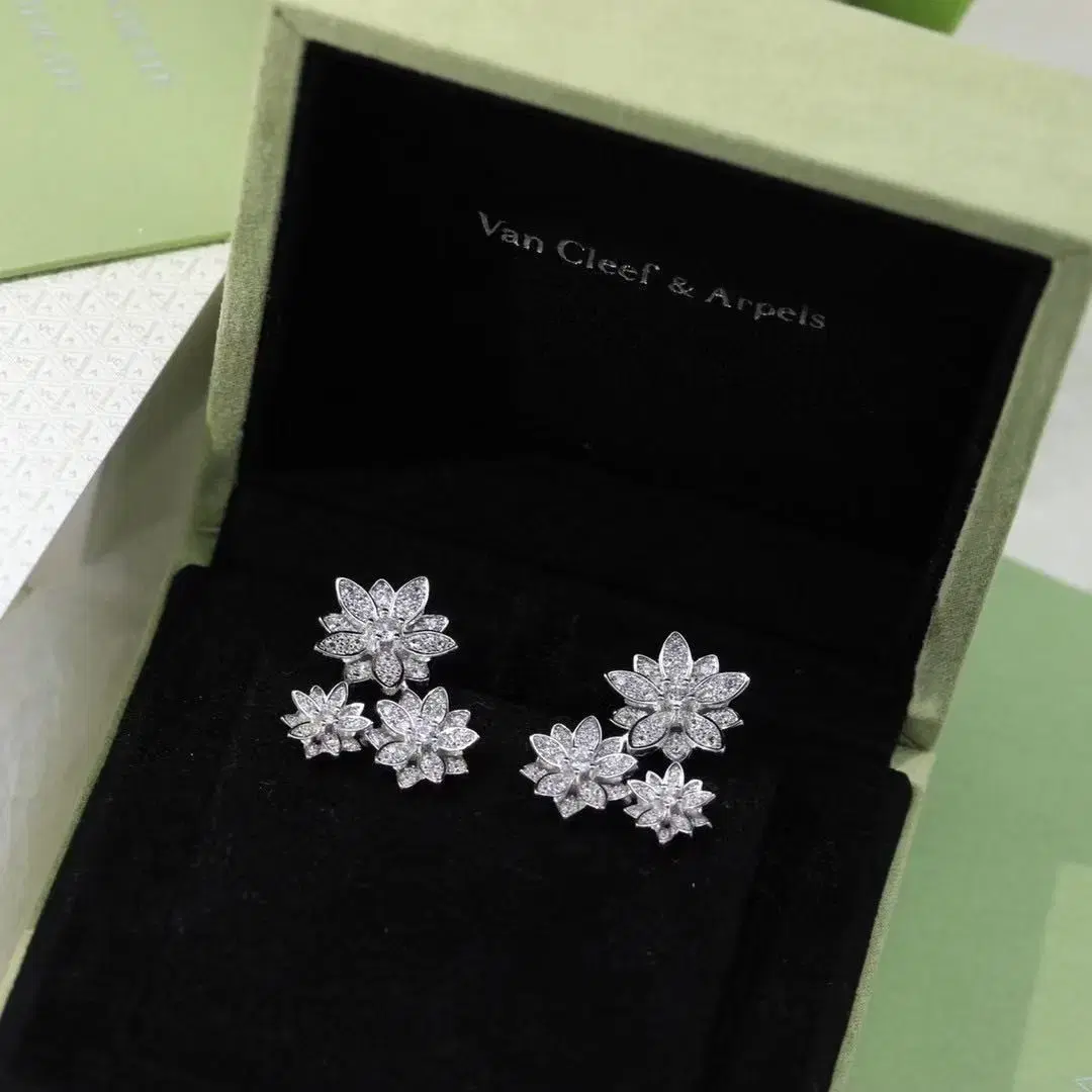 Van Cleef & Arpels반클리프 아펠 꽃 이어링