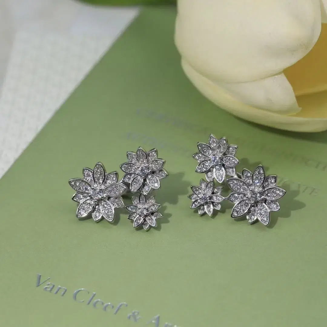 Van Cleef & Arpels반클리프 아펠 꽃 이어링