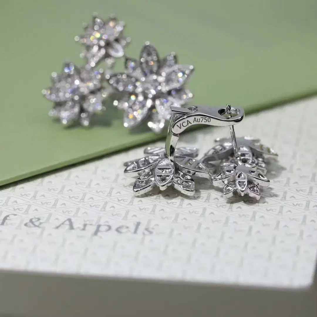 Van Cleef & Arpels반클리프 아펠 꽃 이어링