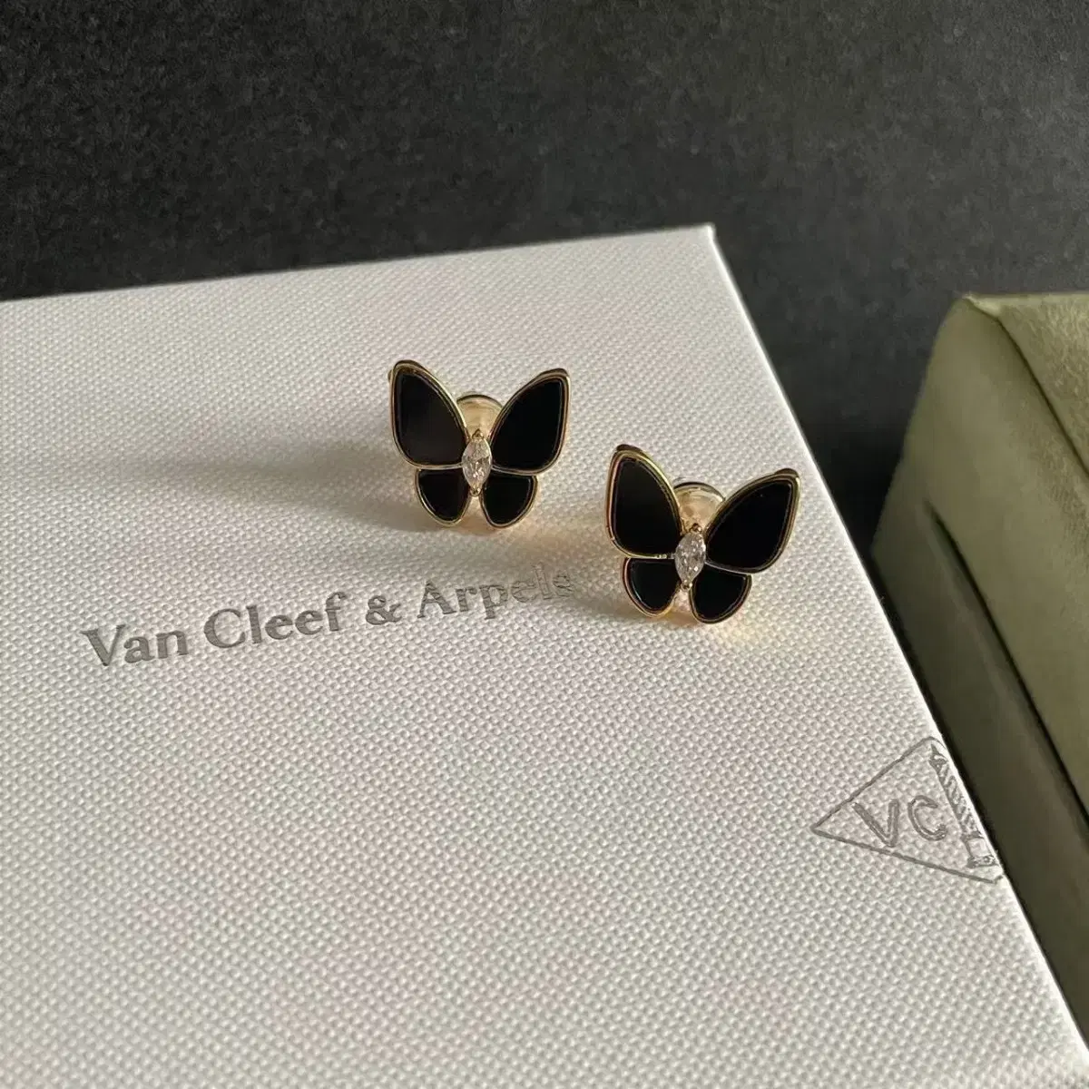 Van Cleef & Arpels반클리프 앤 아펠 블랙 나비 귀걸이