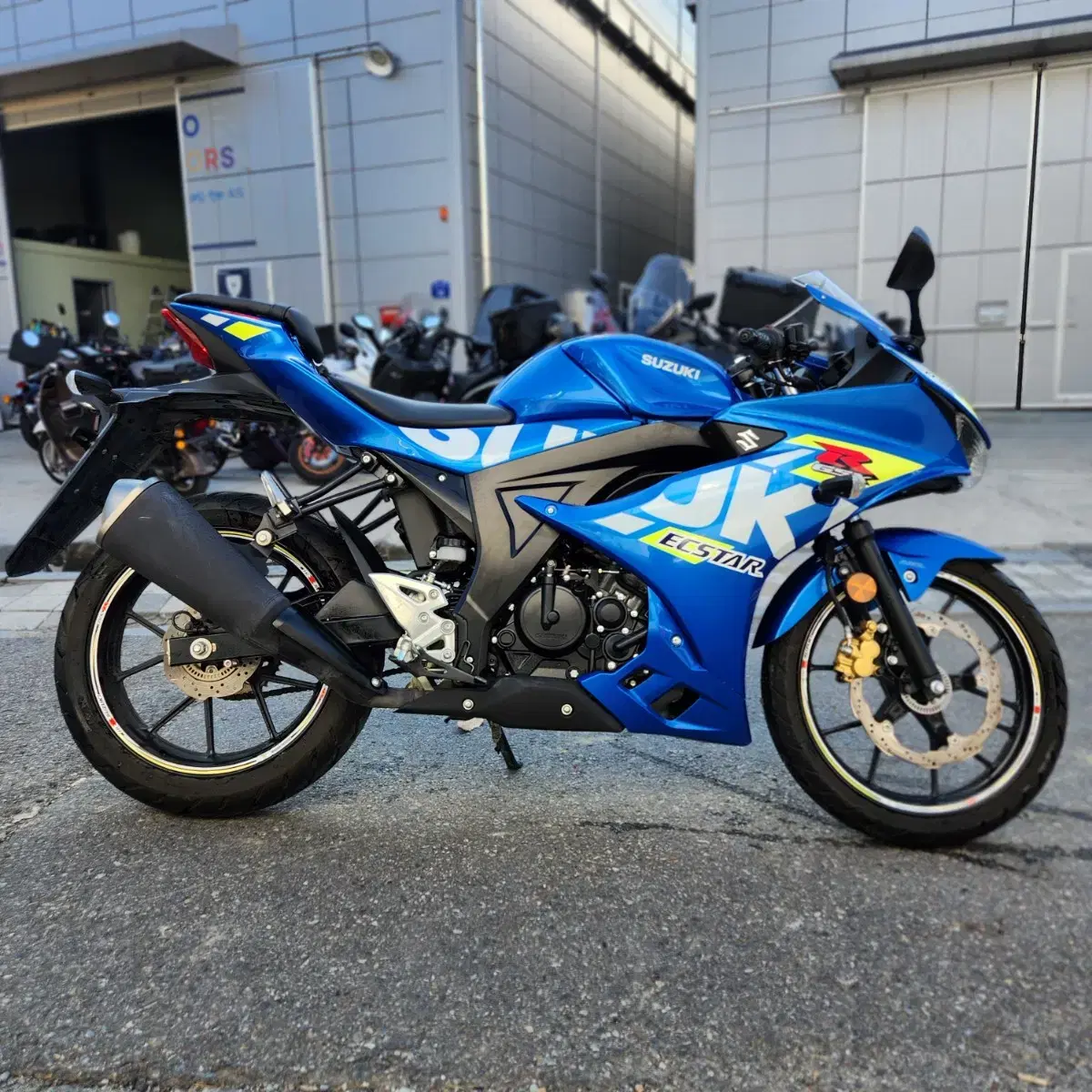 연말특가/gsxr125 24년형 3천키로 신차급,깔끔한외관