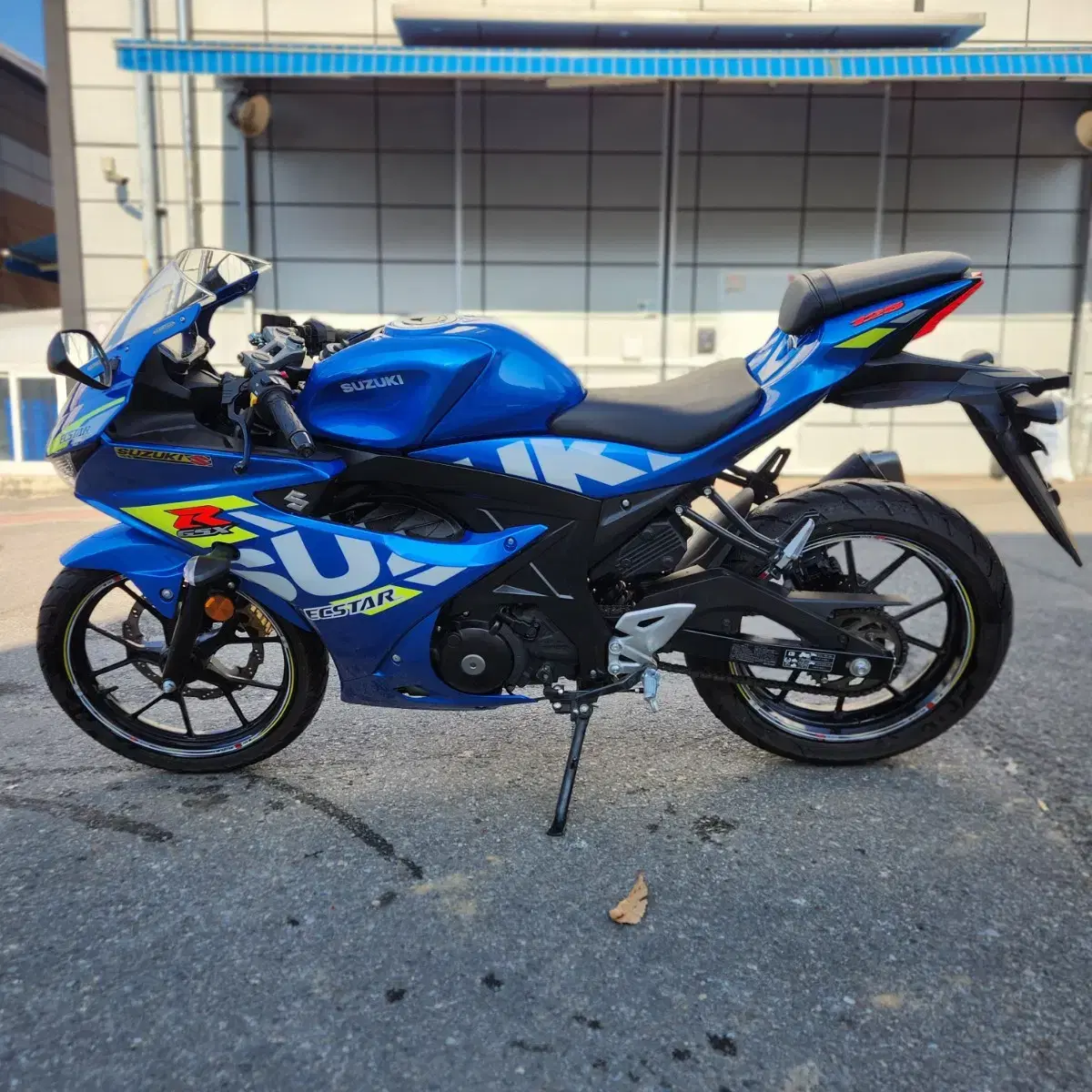 연말특가/gsxr125 24년형 3천키로 신차급,깔끔한외관