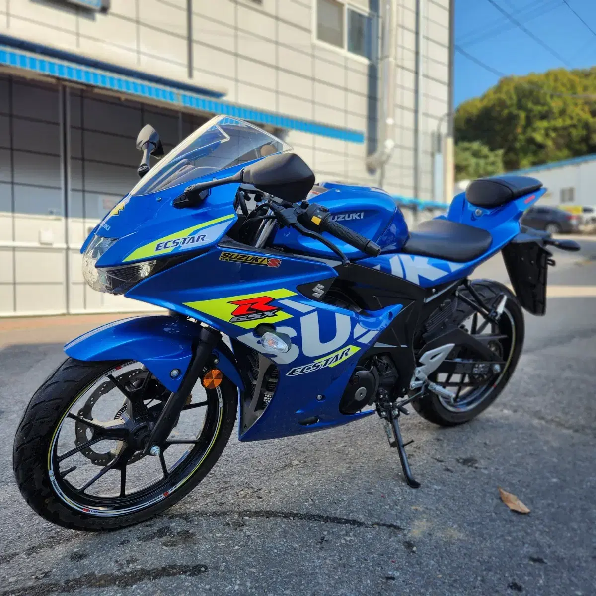 연말특가/gsxr125 24년형 3천키로 신차급,깔끔한외관