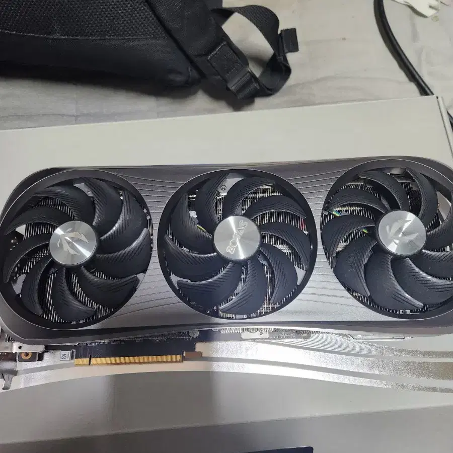 ZOTAC RTX 4080 super AMP extreme 판매 합니다