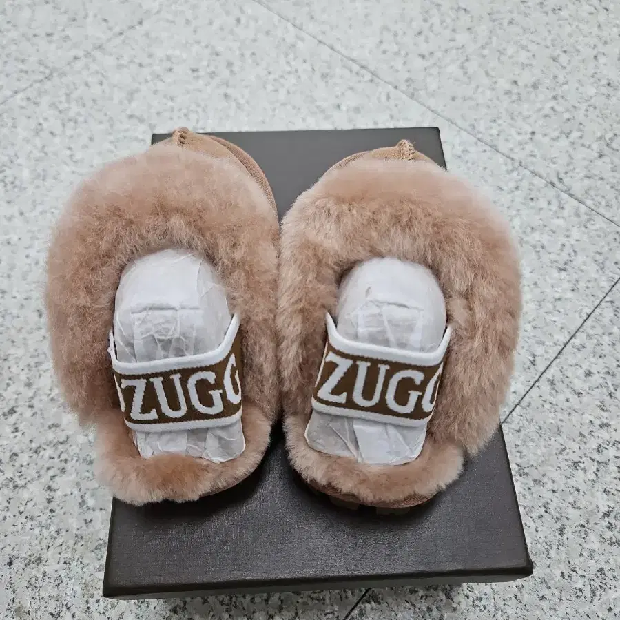 국내배송새상품] 호주 오즈웨어 UGG 키즈 코켓트 밴딩슬리퍼 카멜