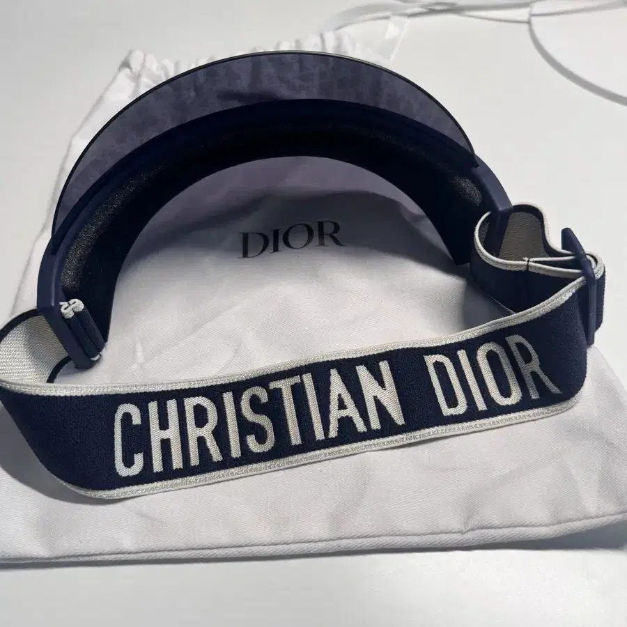 DIOR 디올 Diorclub V1U 오블리크 선바이저 네이비 블루