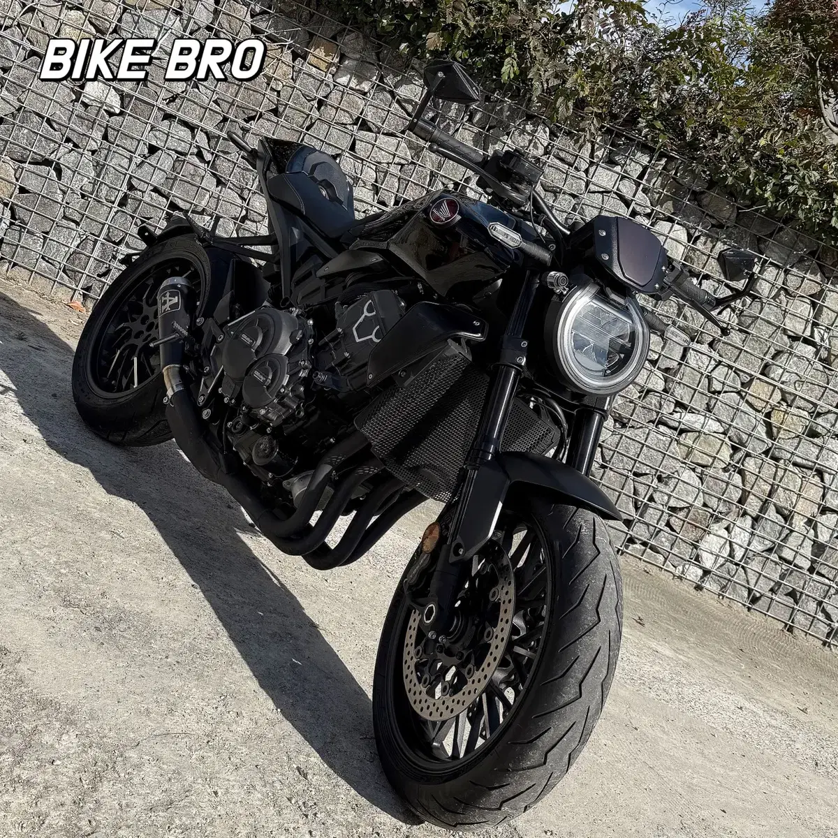 부산 CB1000r 24년식 블랙에디션 에로우슬립온 짧은키로수 신차컨디션