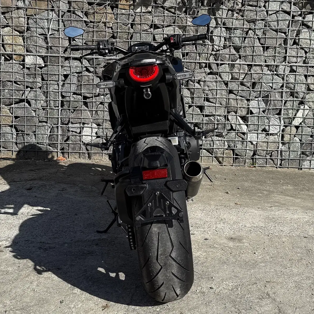 부산 CB1000r 24년식 블랙에디션 에로우슬립온 짧은키로수 신차컨디션