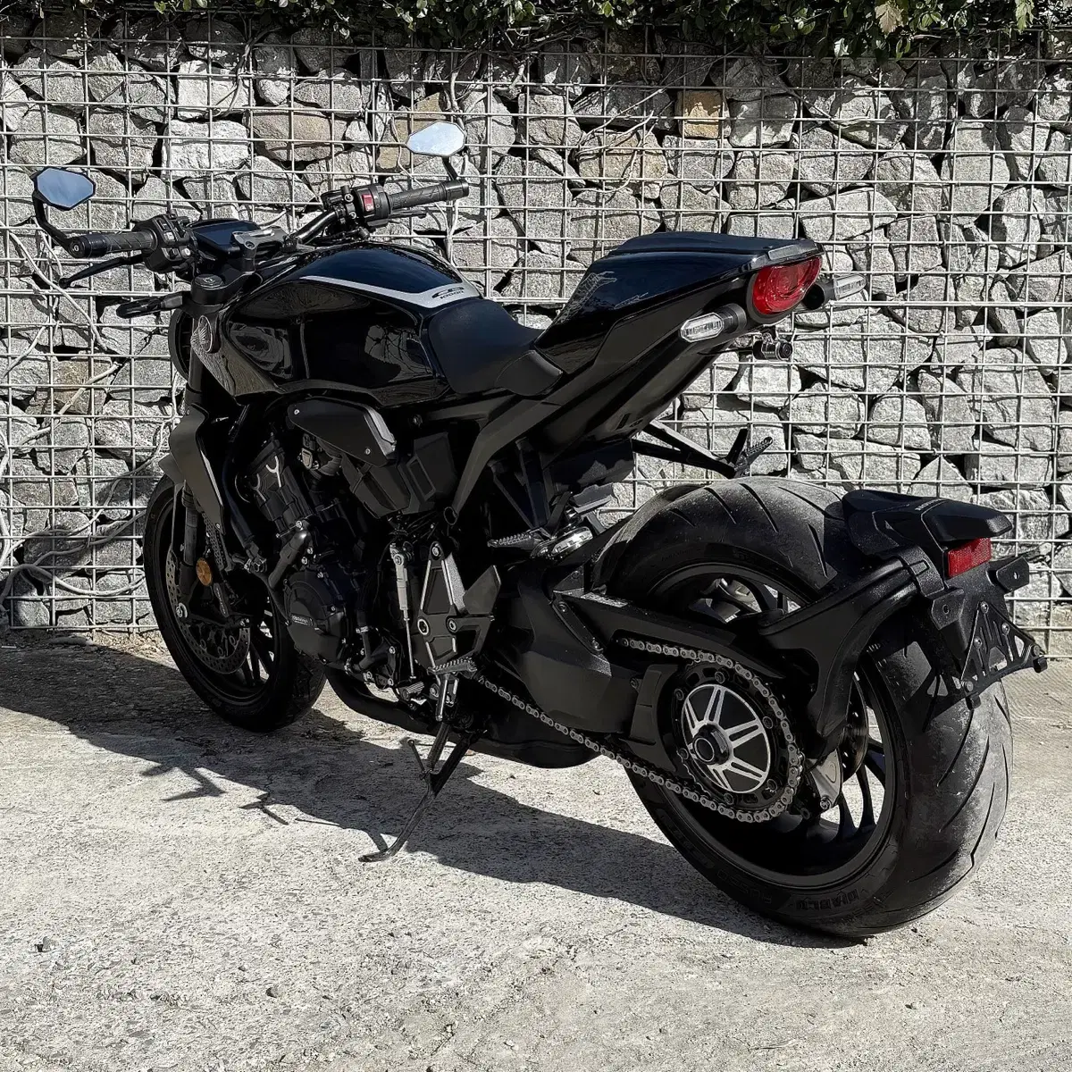 부산 CB1000r 24년식 블랙에디션 에로우슬립온 짧은키로수 신차컨디션