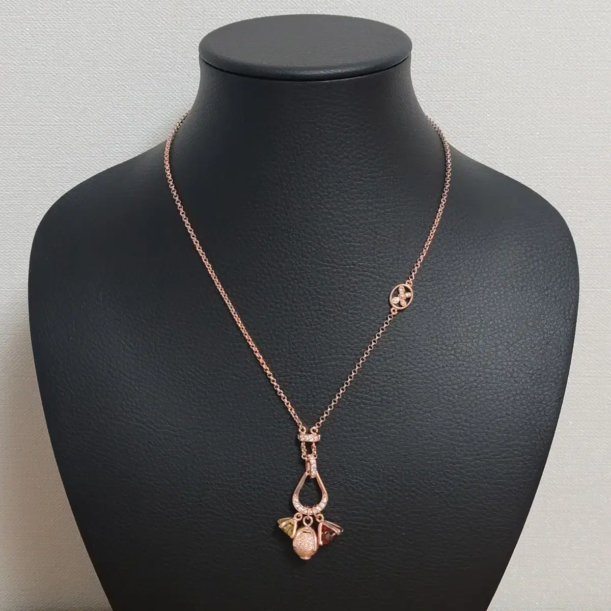 [blingjungwon]Rose gold gemstone pendant necklace