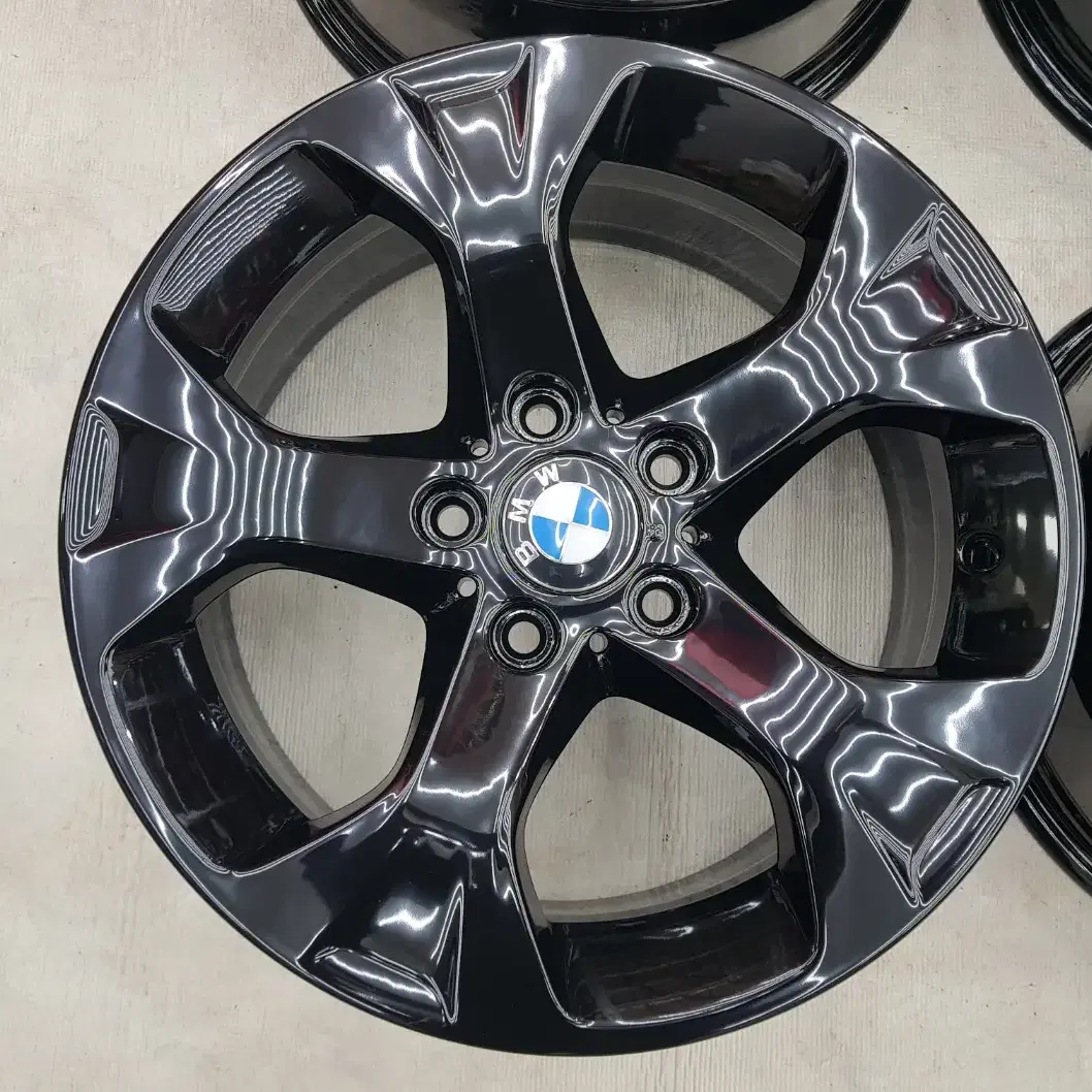 17인치 BMW X1 순정 중고 분체도장 블랙휠 한대분 팝니다