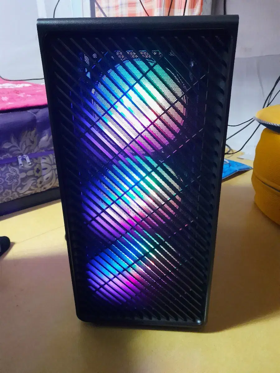 컴퓨터본체 i7 4790k ssd250g 28램 ,gtx980ti 6G팜