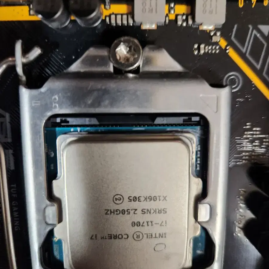 CPU I7 11700 보드 B560M-PLUS 메모리 지스킬 16G