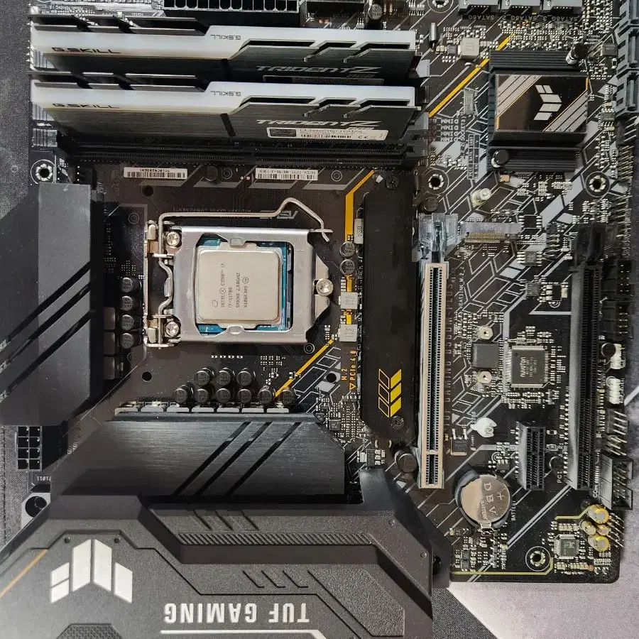 CPU I7 11700 보드 B560M-PLUS 메모리 지스킬 16G