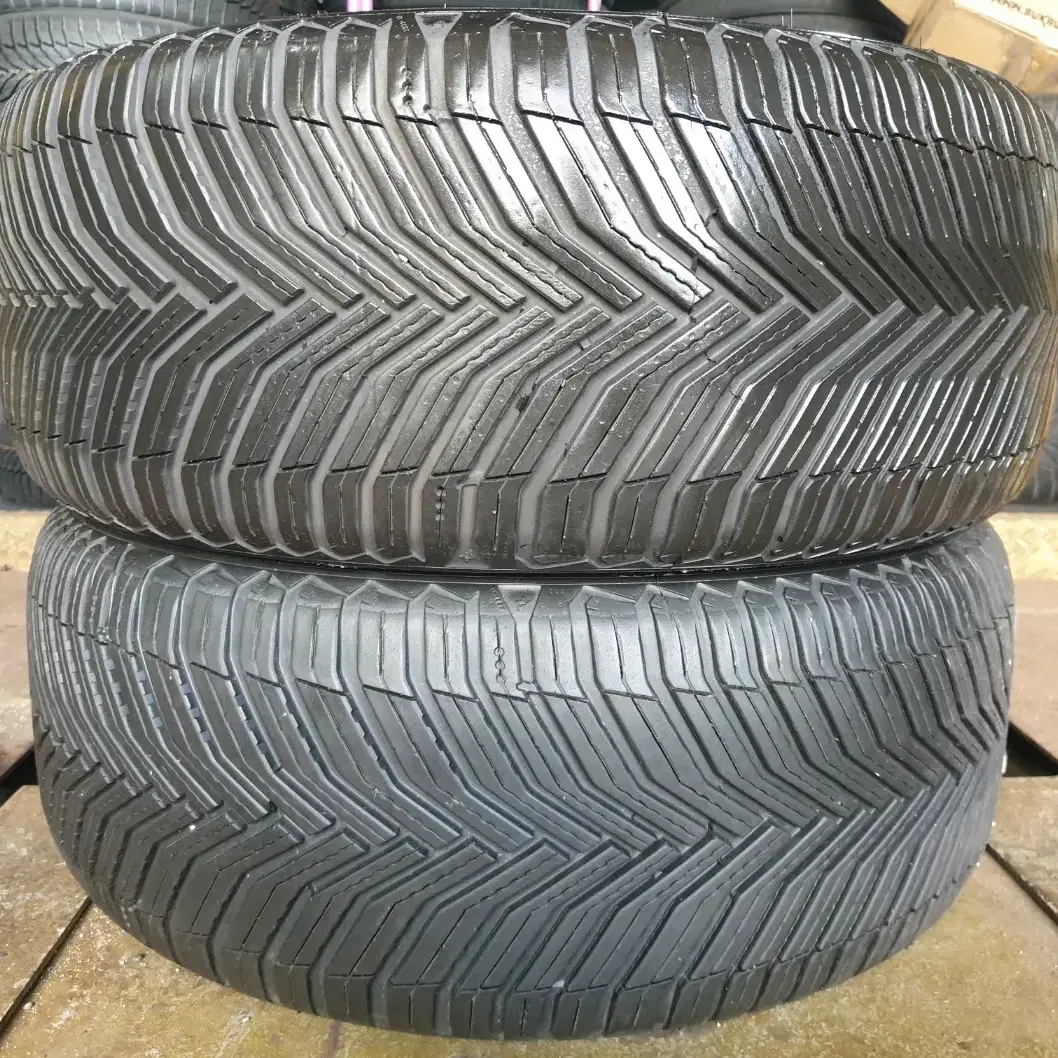 중고타이어 미쉐린 크로스클라이밋2 245/45R18 100Y 2개 세트