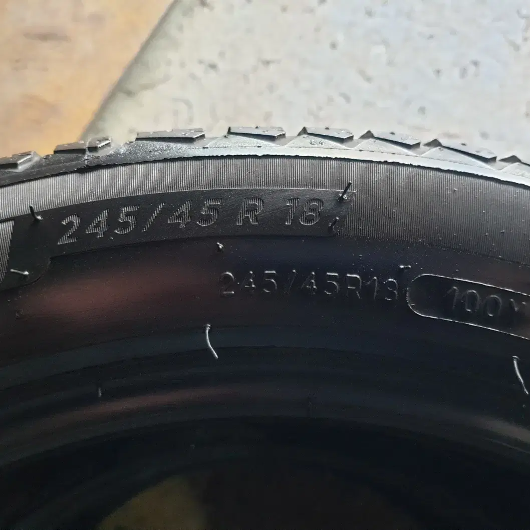 중고타이어 미쉐린 크로스클라이밋2 245/45R18 100Y 2개 세트