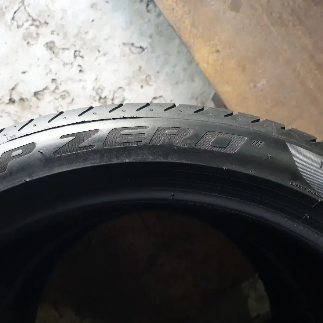 중고타이어 피렐리 피제로 런플렛타이어 275/35R20 102Y 2개세트