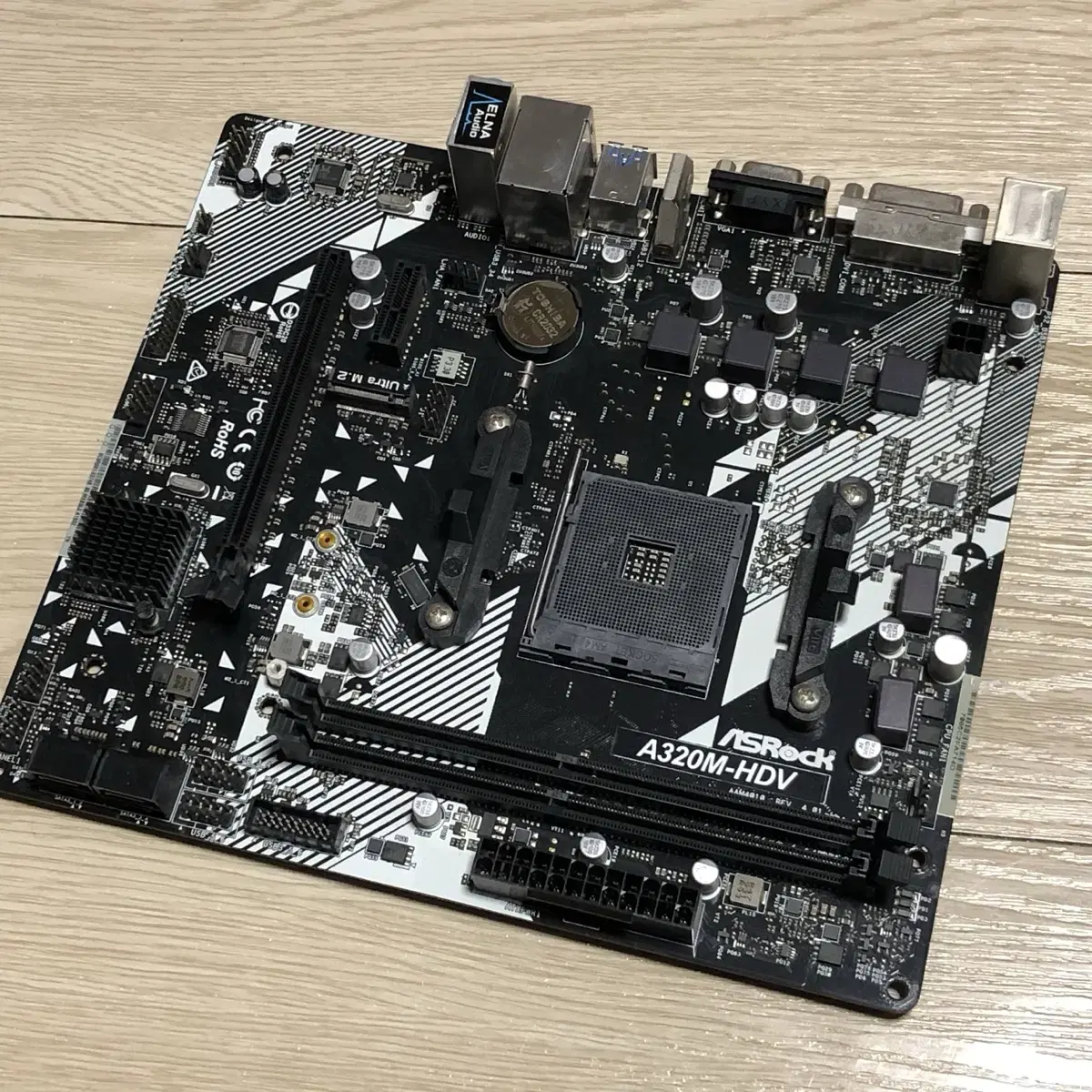 AMD 라이젠 cpu용 메인보드 (애즈락 A320M-HDV R4.0)