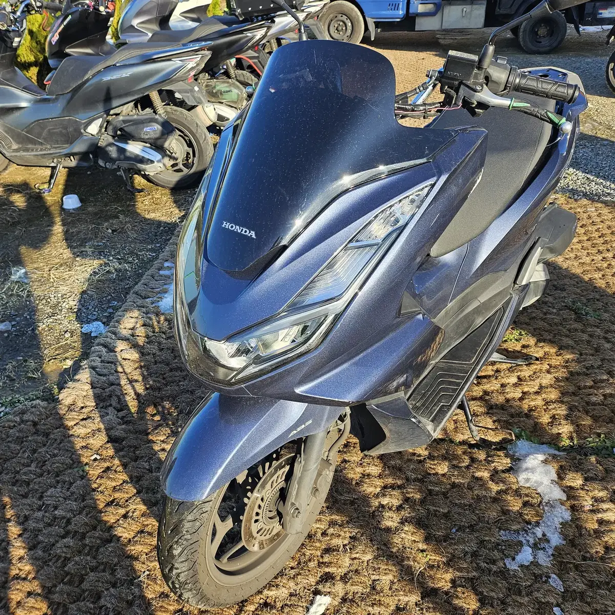 PCX125cc 22년식 판매합니다  28,xxx km  // 255만