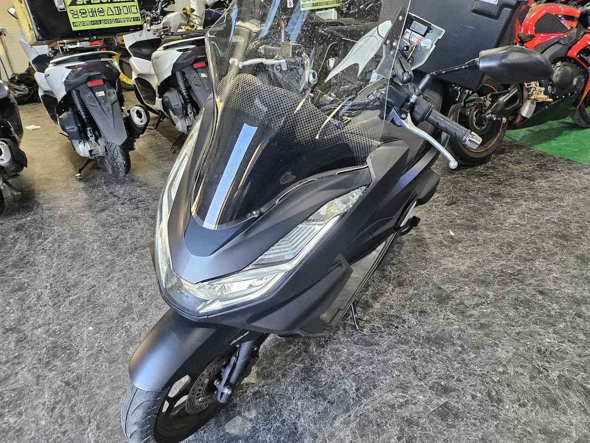 PCX125cc 22년식 판매합니다  22,xxx km   // 260만