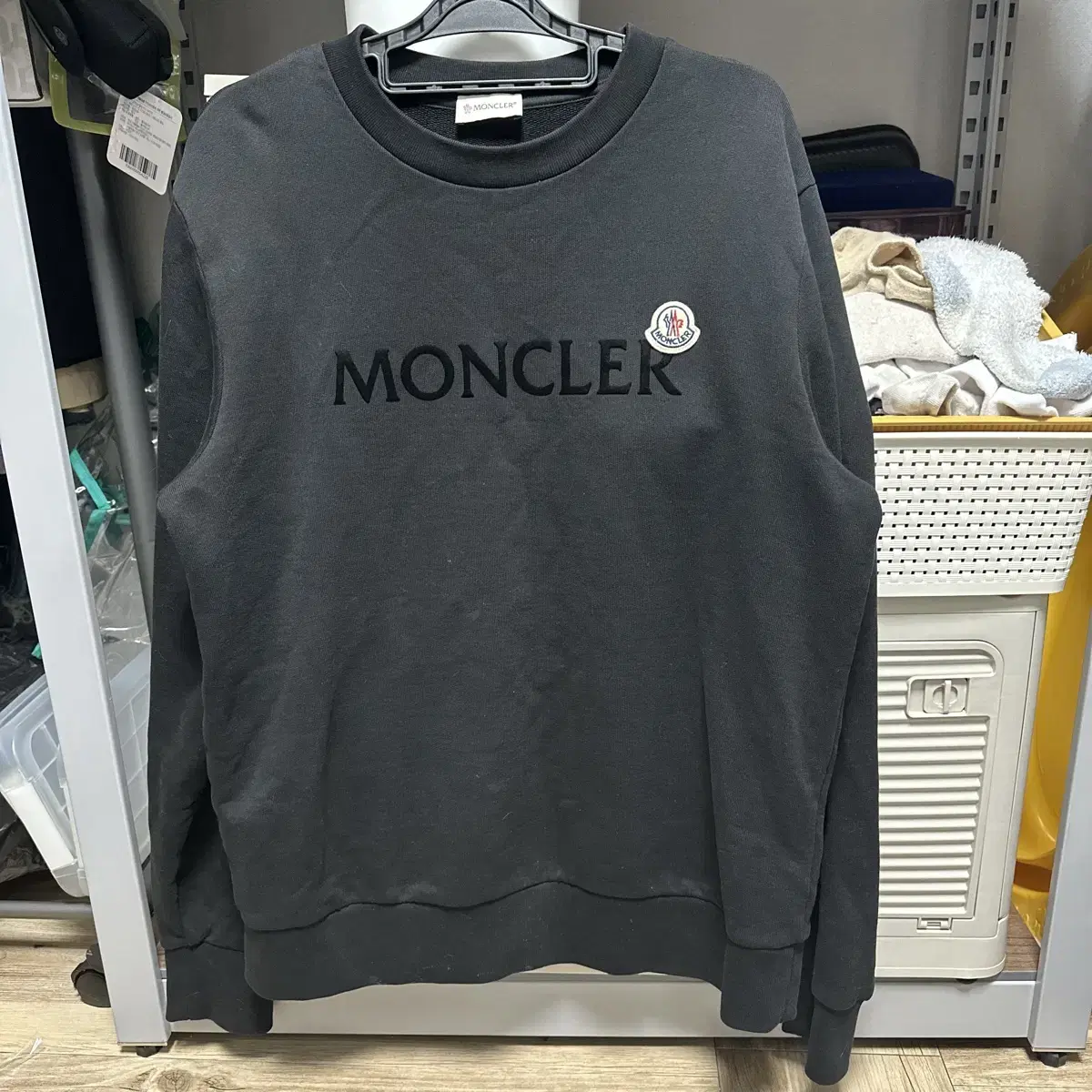 Quick sale)) Moncler logo patch top black M