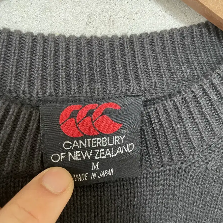 CANTERBURY 차콜 니트 맨투맨