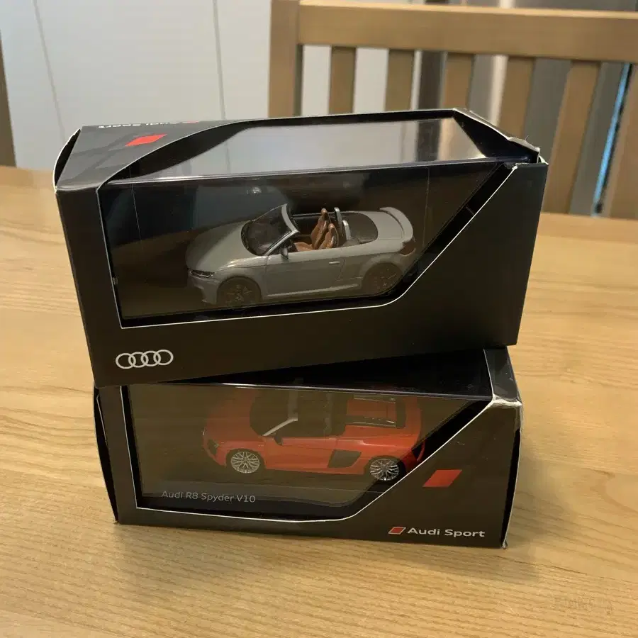 1:43 아우디 R8,TTRS