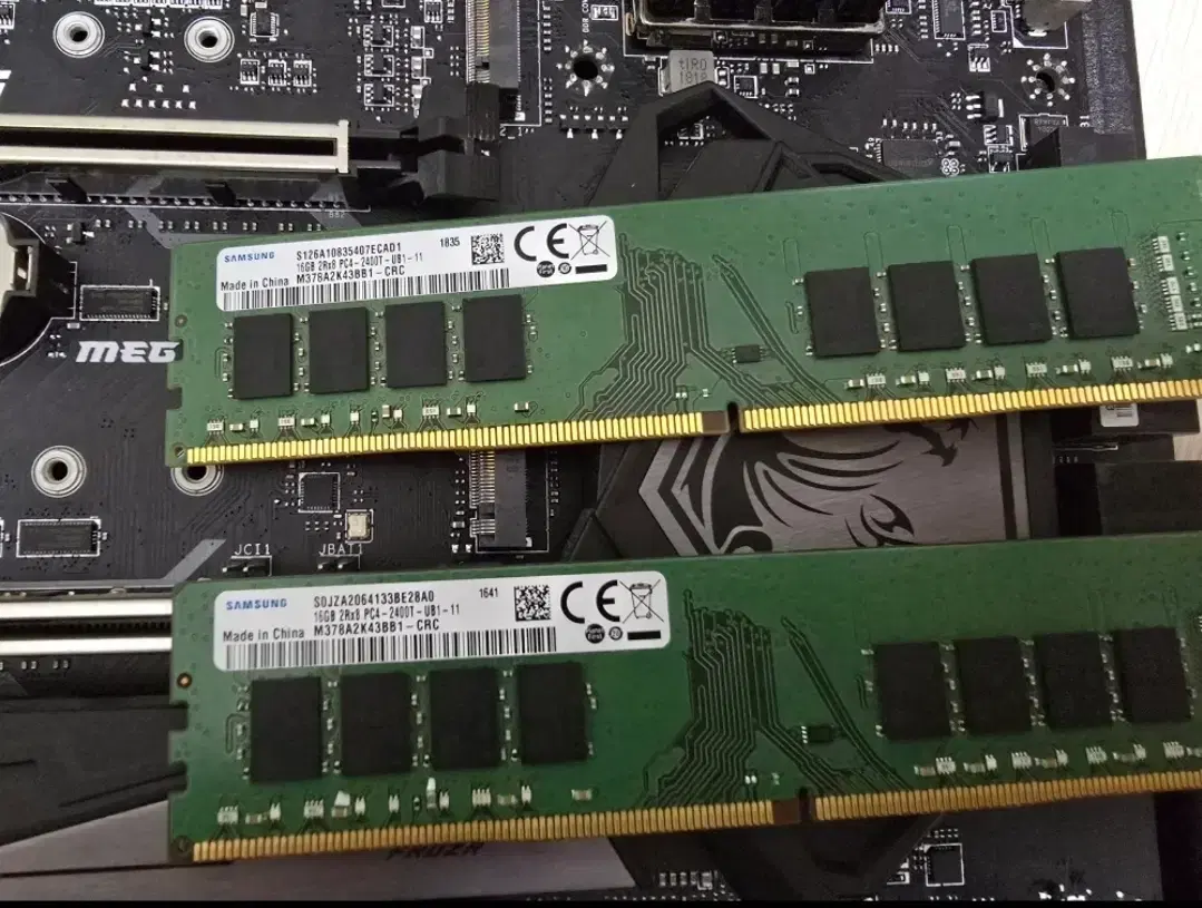 삼성 DDR4 2400 32G(16G X 2) 팝니다.