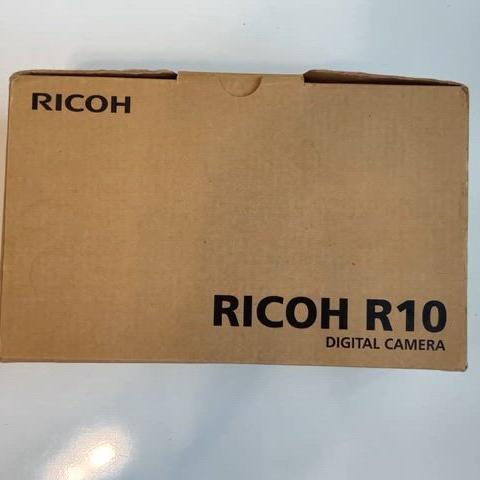 Ricoh Caplio R10