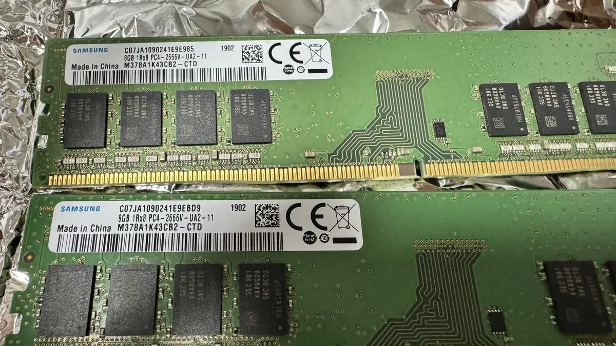 메모리카드 PC4 DDR4 2666 8기가 2개 팝니다.