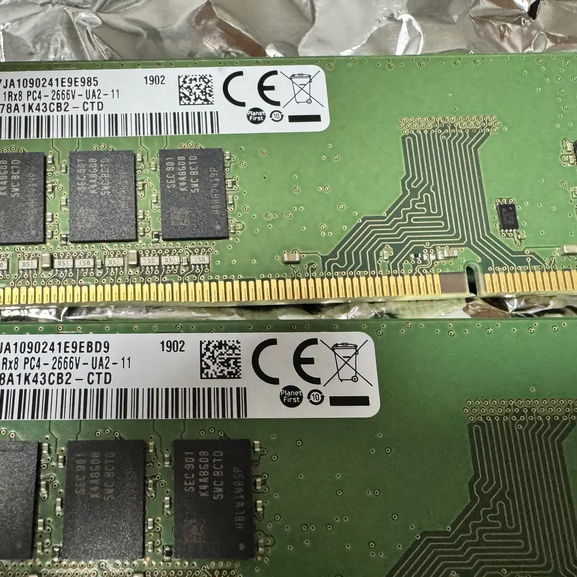 메모리카드 PC4 DDR4 2666 8기가 2개 팝니다.