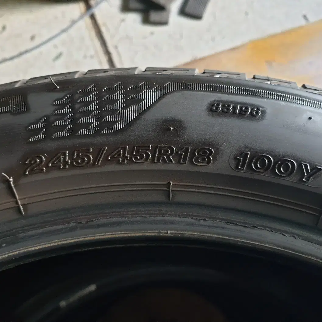 중고타이어 브리지스톤 T005A 245/45R18 100Y 한대분 세트