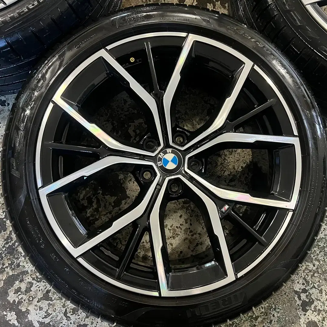 BMW G30 845M 정품 19인치 휠타이어 판매