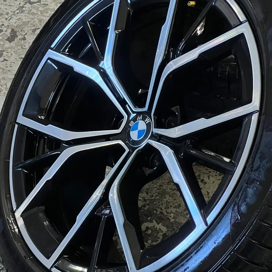 BMW G30 845M 정품 19인치 휠타이어 판매